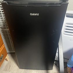Galanz Mini Fridge 