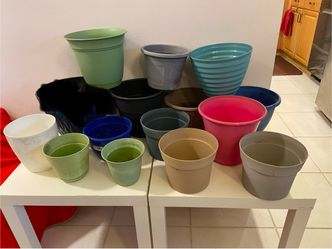 *$1 to $6* Resin & Plastic Planter Pots In Various Sizes - See All Pictures & Below🔻
