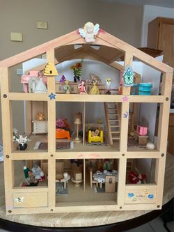 Doll house + toys