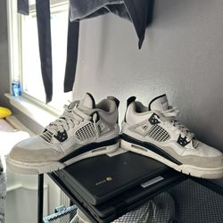 Air Jordan 4 Retro GS ‘Military Black’