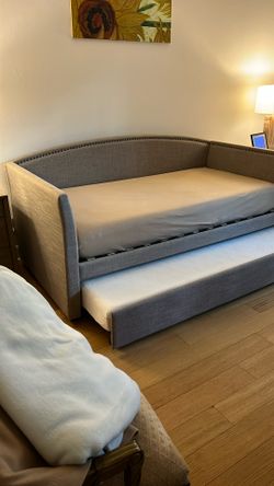 Day Bed With Trundle