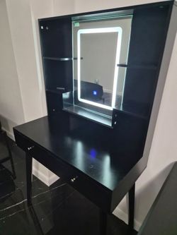 Vanity desk with lights