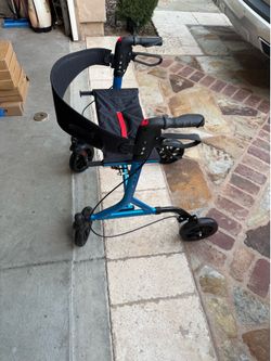 Lightweight rolling walker rollator