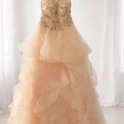 Size M/L - 8/10 Peach Ruffled Haltered Prom Dress 