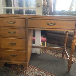 Desk/dresser Comes With Chair 