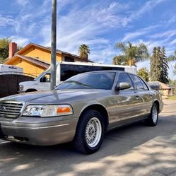 2001 Ford Crown Victoria