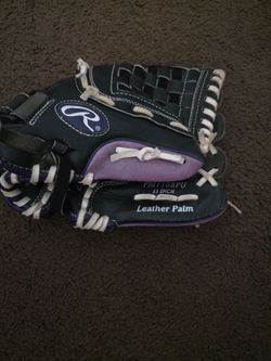 Softball glove