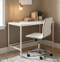 Table / desk & Desk chair