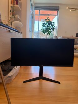 LG 34” UltraWide Monitor (34WP65G-B) – IPS, FreeSync, HDR400 – Great Condition