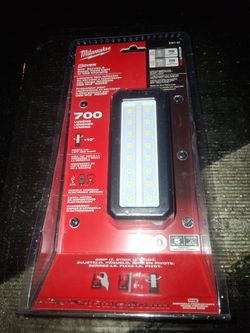 Milwaukee M12 Rover Service & Repair Flood Light w/USB Charging