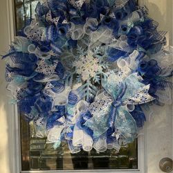 Winter Wonderland (hand made wreath) 22”