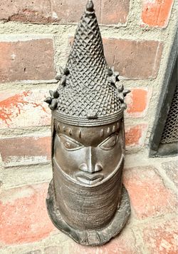 MMA Head of Iyoba 11 in African Figure Sculpture