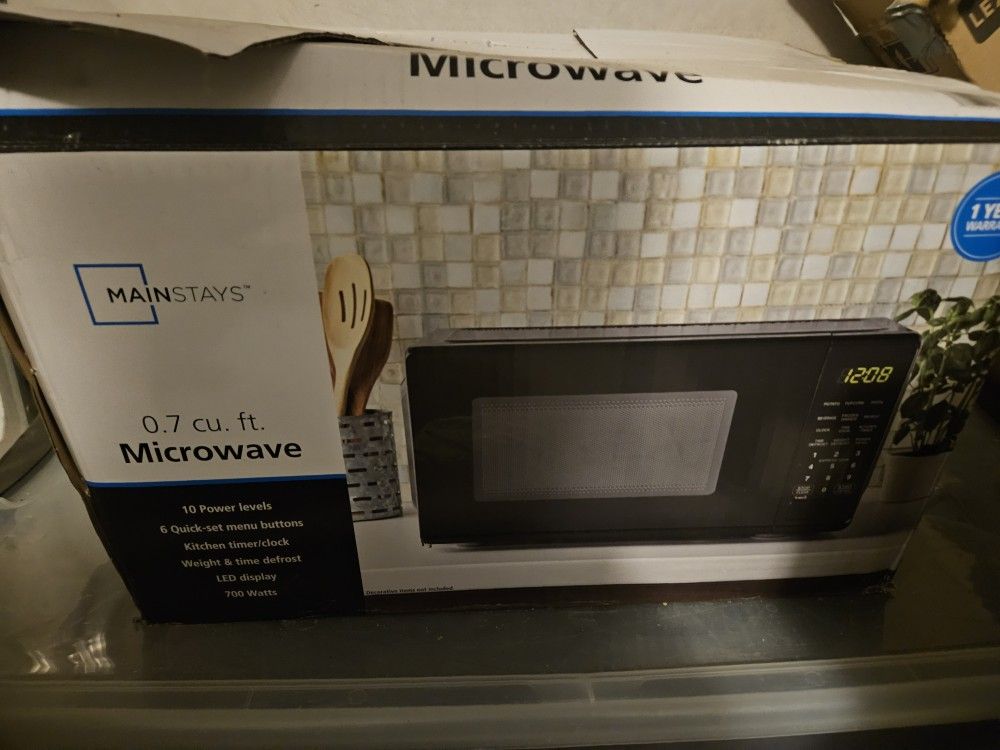 Gently Used Microwave