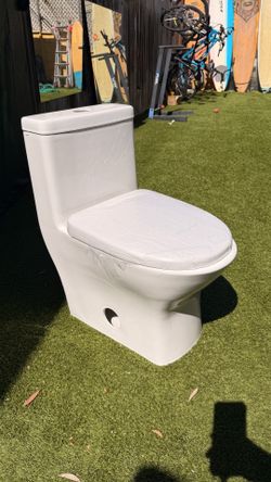 Brand new Swiss Madison One piece toilet