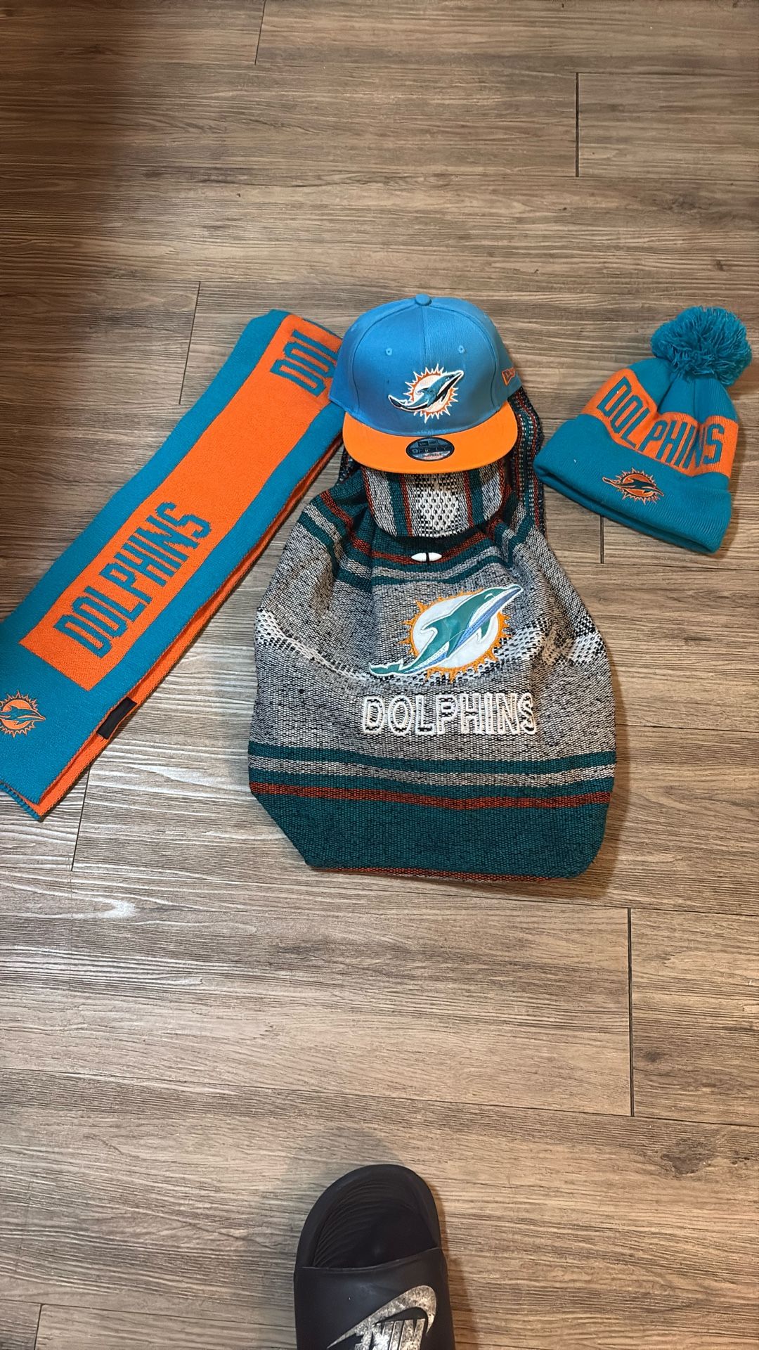 Miami Dolphins attire