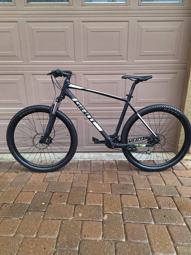GIANT TALON 3 MOUNTAIN BIKE 29 ER LIKE NEW ( CHECK MY OTHER BIKES)