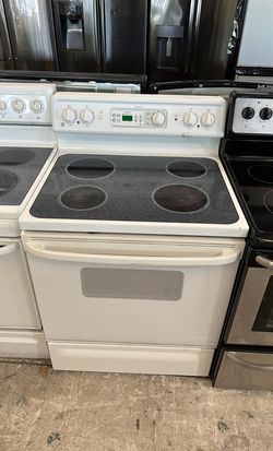 GE Glass Top Stove White With Digital Display
