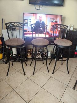 3 bar stools