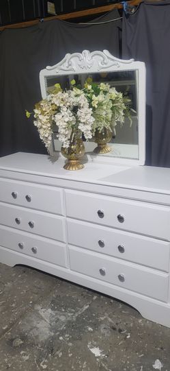 Beautiful Farmhouse Dresser With Mirror, from Ikea, Draws On Rollers, Excellent Condition