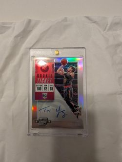 Trae Young 2018 Optic Contenders Auto Prizm 