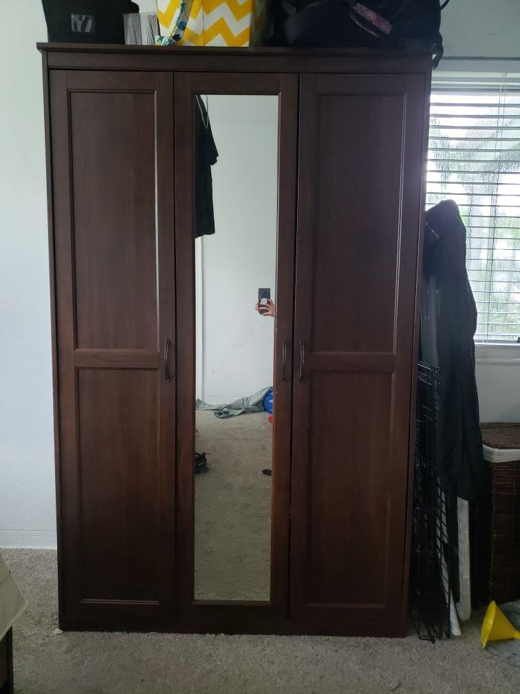 Armoir/Closet/Wardrobe