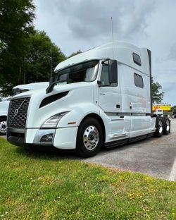 Volvo VNL 760 Long Haul Truck Ready for Immediate Work