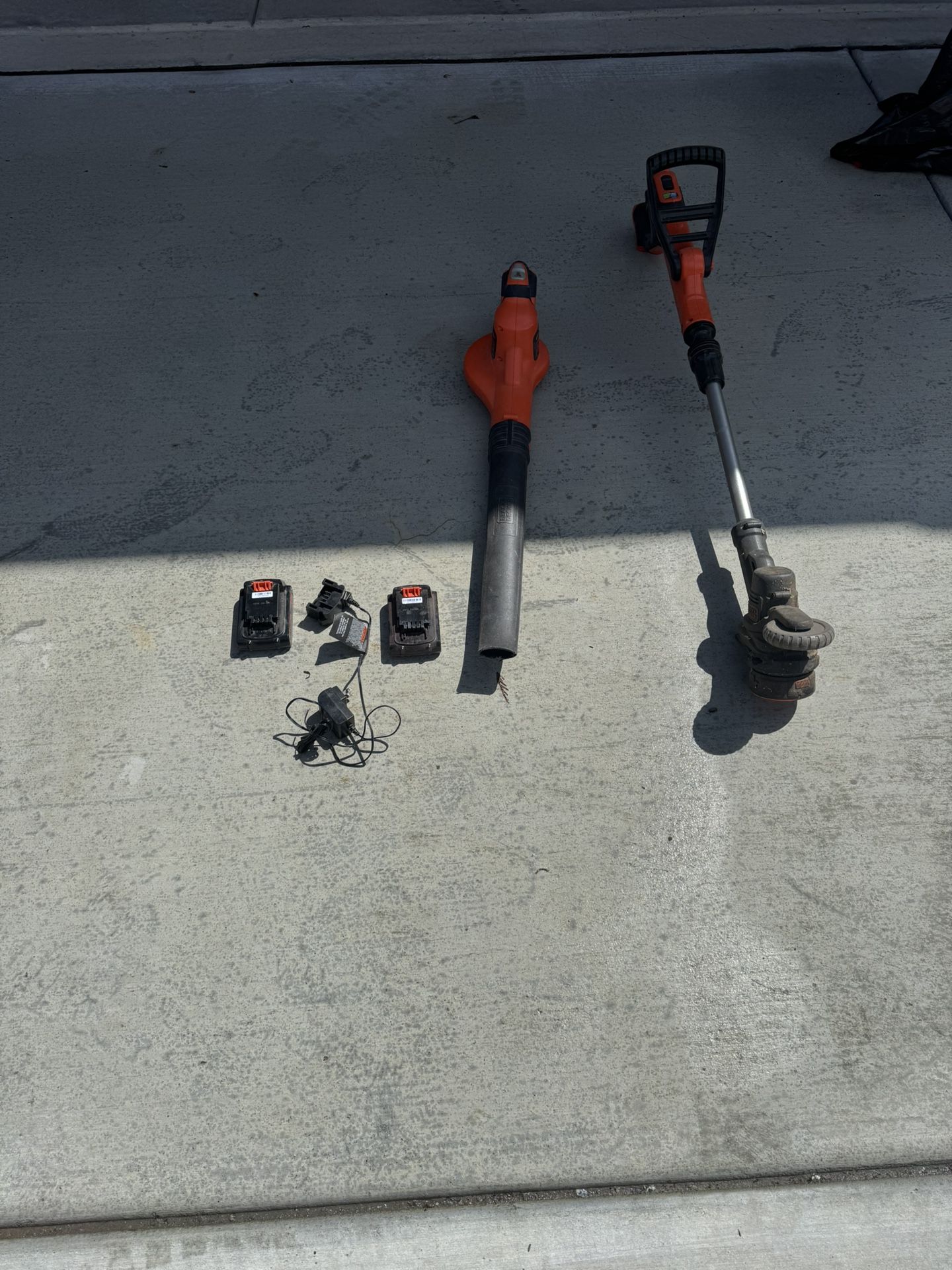 Black And Decker Blower And Edger + Charger And 2 20v Batteries