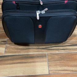 Rollers Wenger Swiss Wheeled Computer 2-Piece Business Set - Roller Fits Laptops with Screen Sizes up to 17-inch and Laptop Case