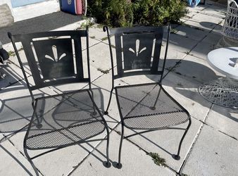Vintage Mid Century Modern Fleur Di Lis Back Patio / Bistro Chairs 