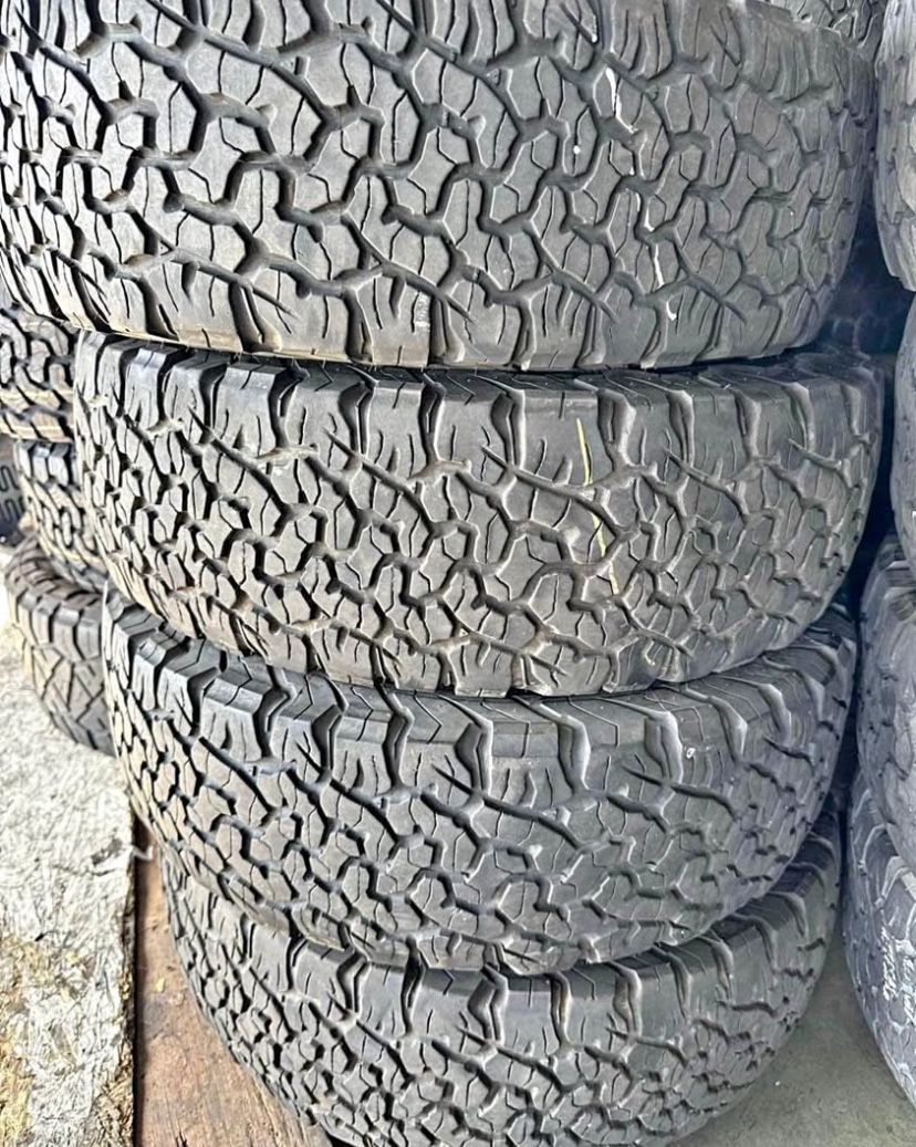 245/70r17 Bfgoodrich Ko2 Tires Con 80% De Vida Las 4