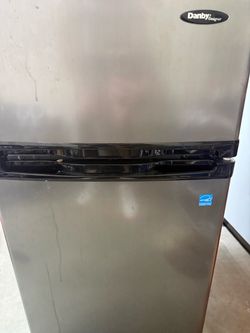 Danby 3.1 cubic ft refrigerator & freezer