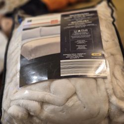 Huntington home Royal plus Queen size blanket.