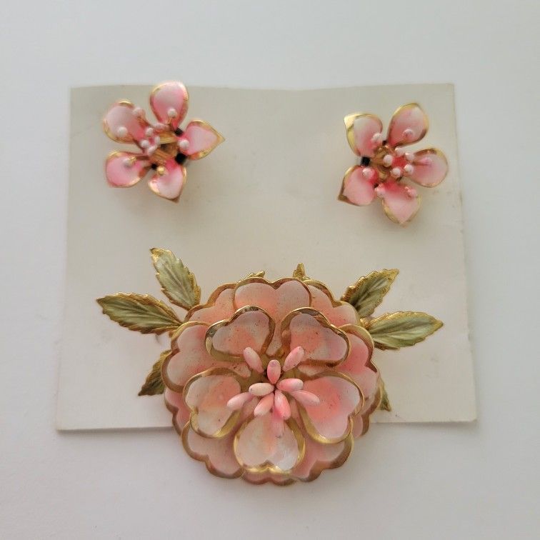 Vintage Coro Pin Brooch & Matching Earrings Layered Enamel Flower Gold Tone Set. Pre-owned, good condition