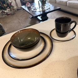 Mikasa Gourmet Basic Lunar Green Stoneware Set Of 18 Pieces