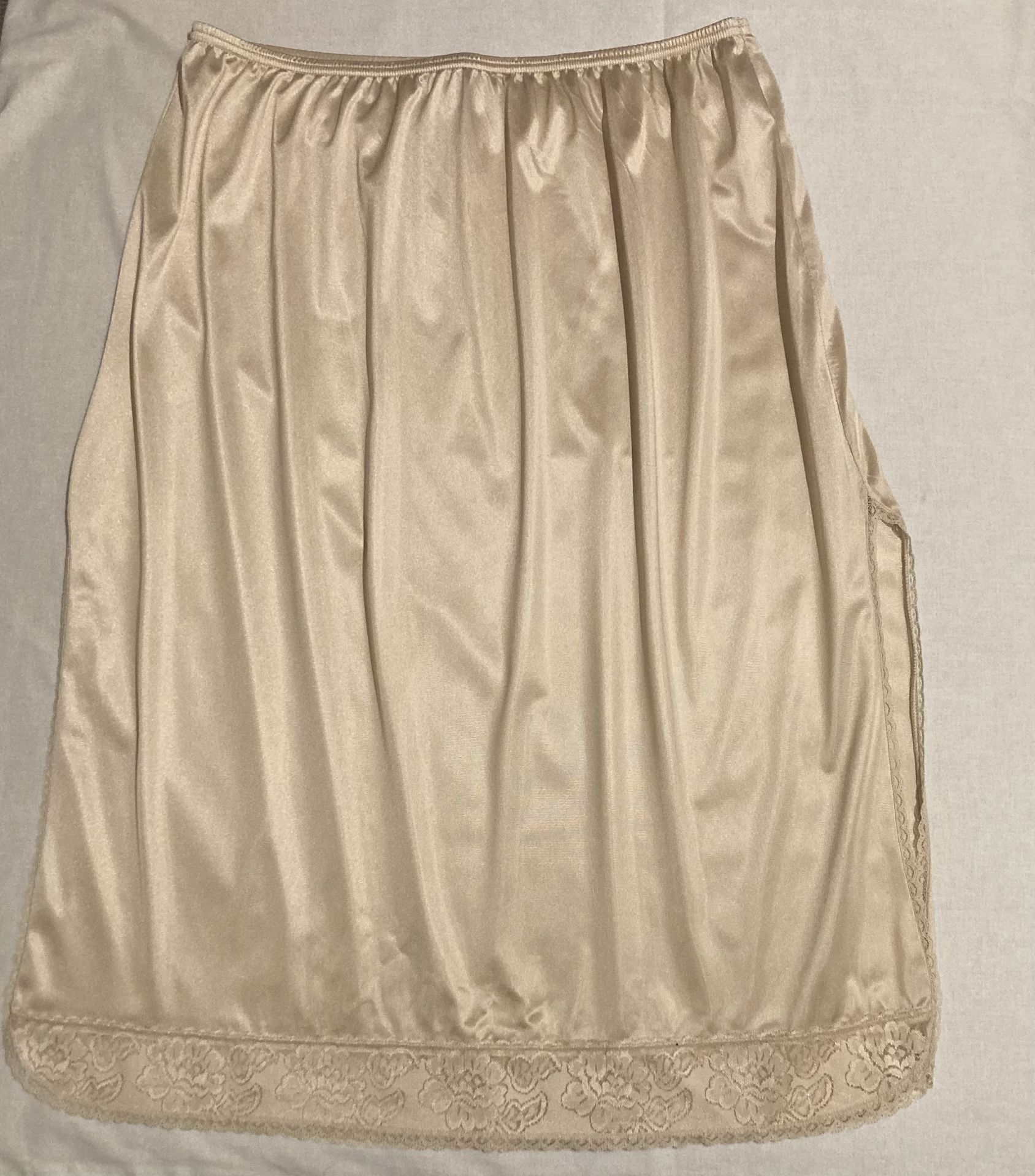 Vintage Vanity Fair Half Slip Skirt Ivory Side Slit Floral Lace Hem Size X-Large