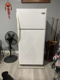 Frigidaire Full size refrigerator