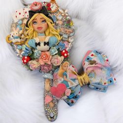 Alice in wonderland mirror and Bow