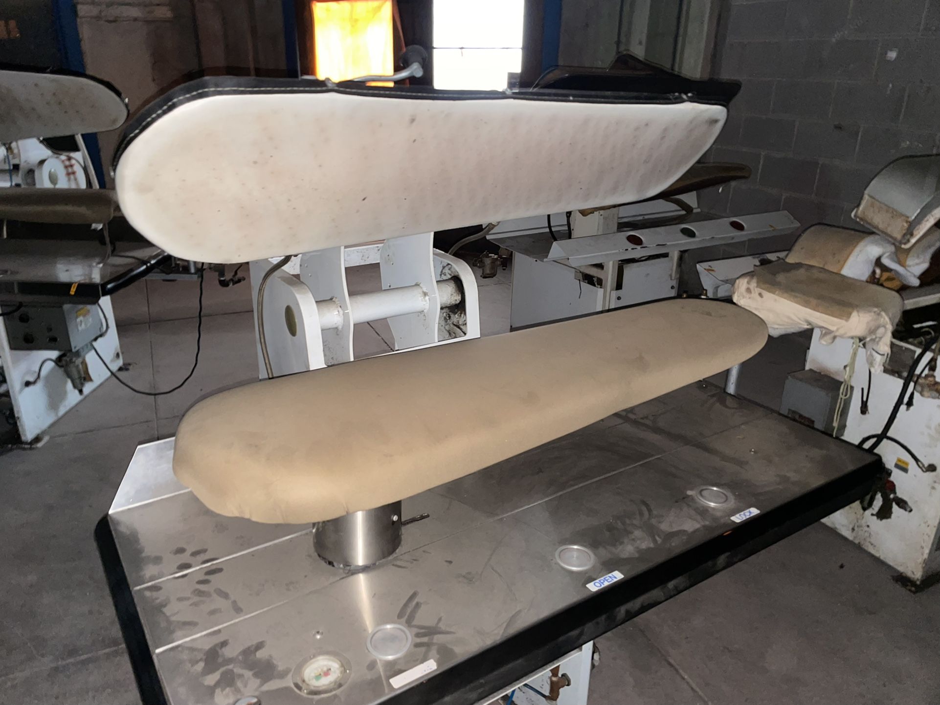 Dry Cleaning Pressing Machines