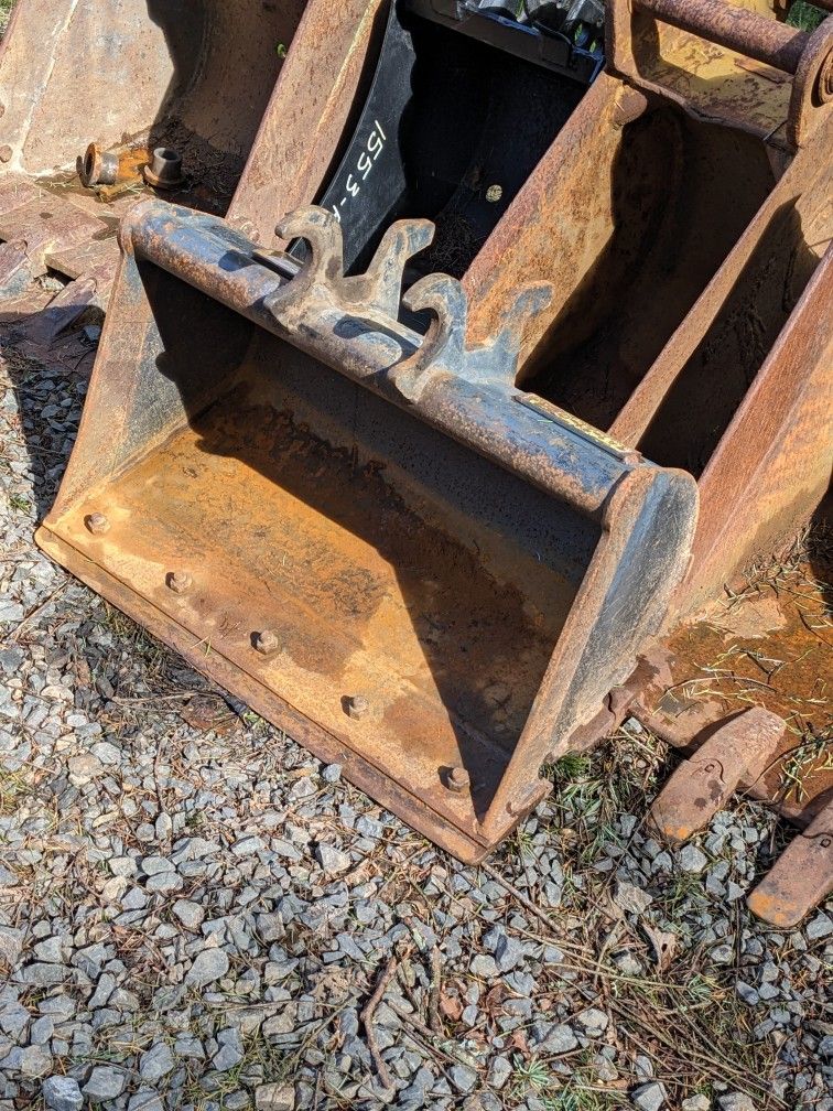 John Deere 17G 30" Clean Out Bucket