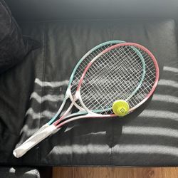 2 tennis rackets for adults and 1 tennis ball