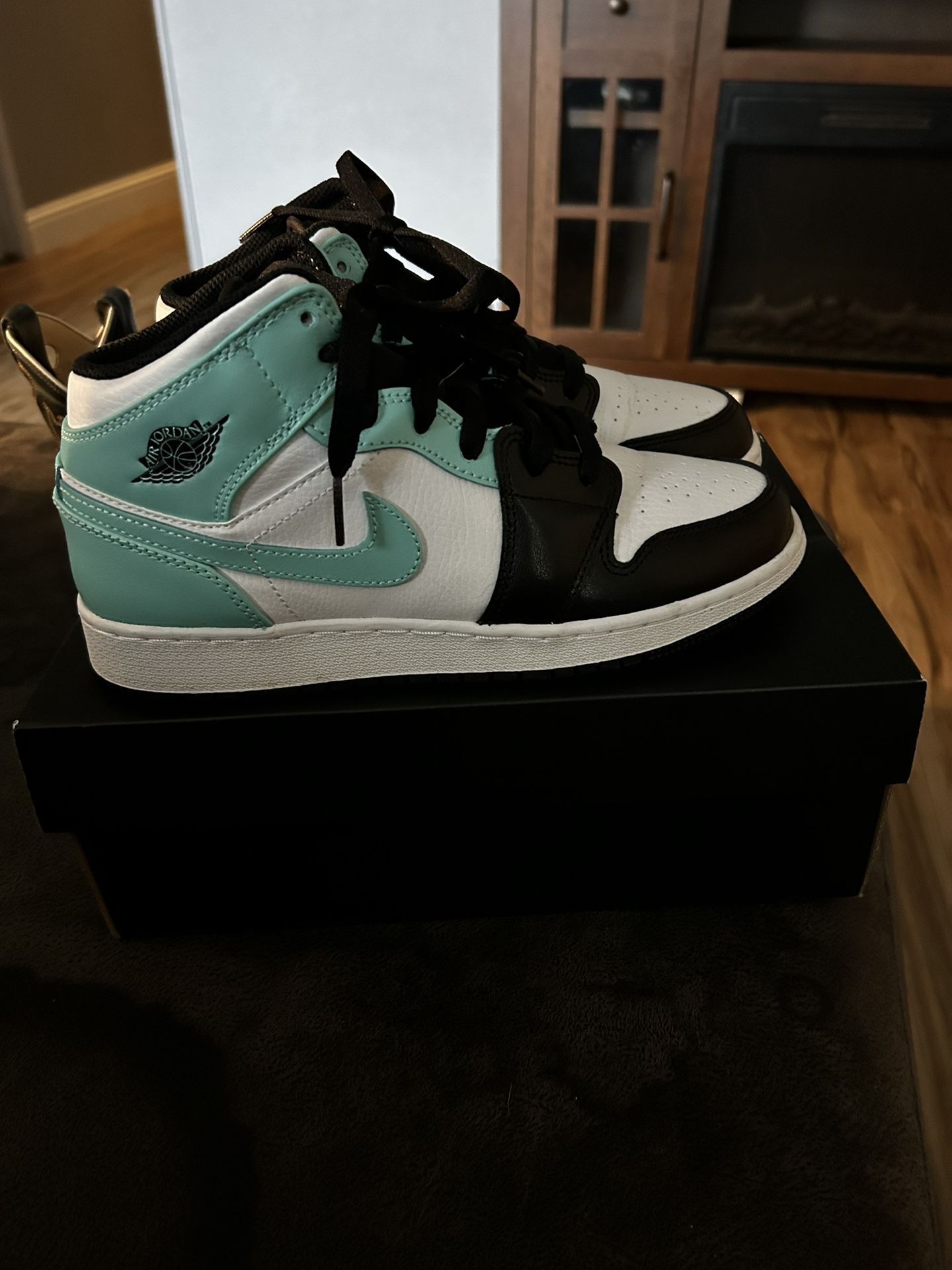 6y Jordan Mid Tropical Twist