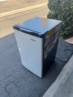Mini fridge