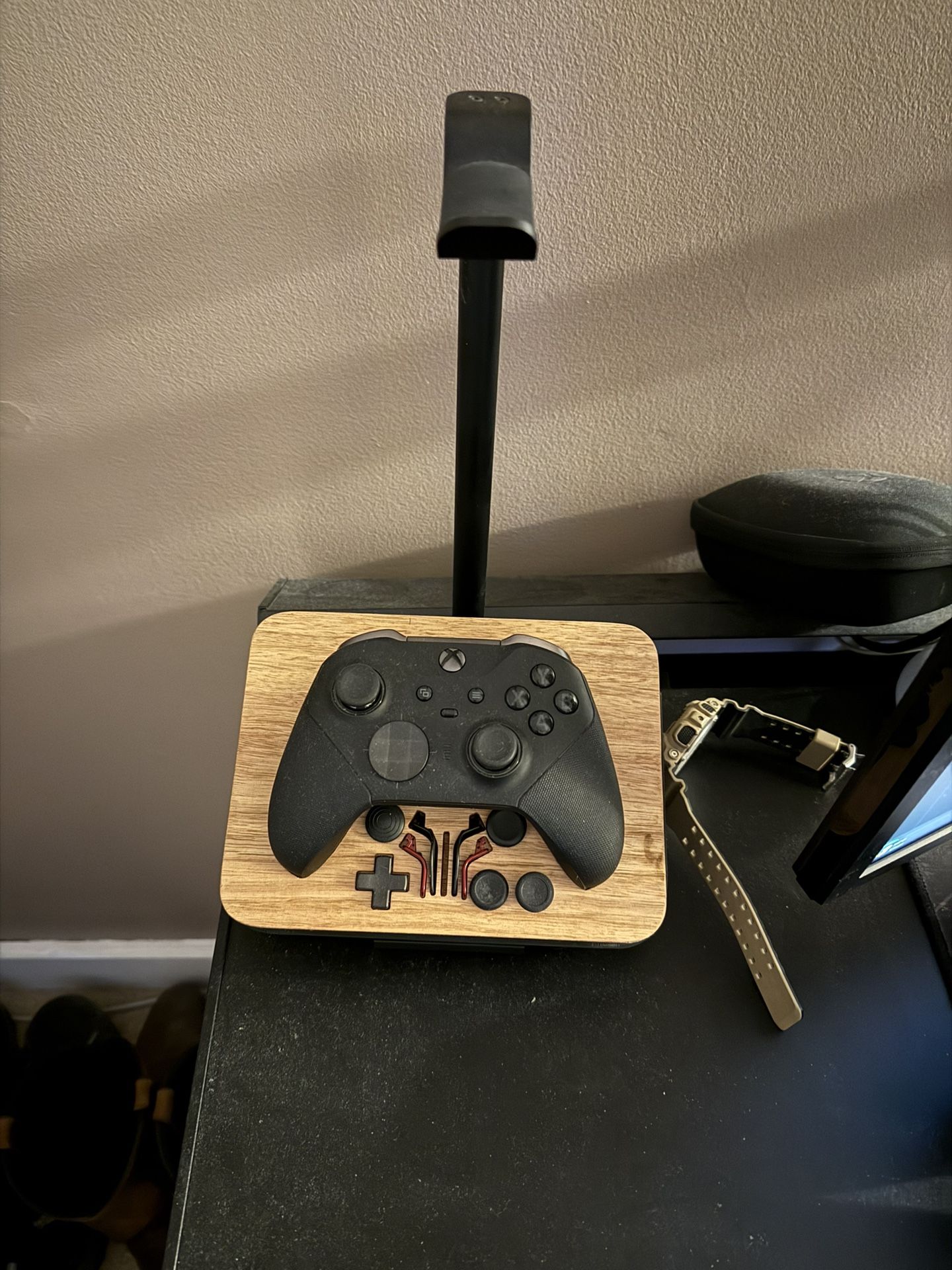 Xbox Elite Controller With Custom Stand
