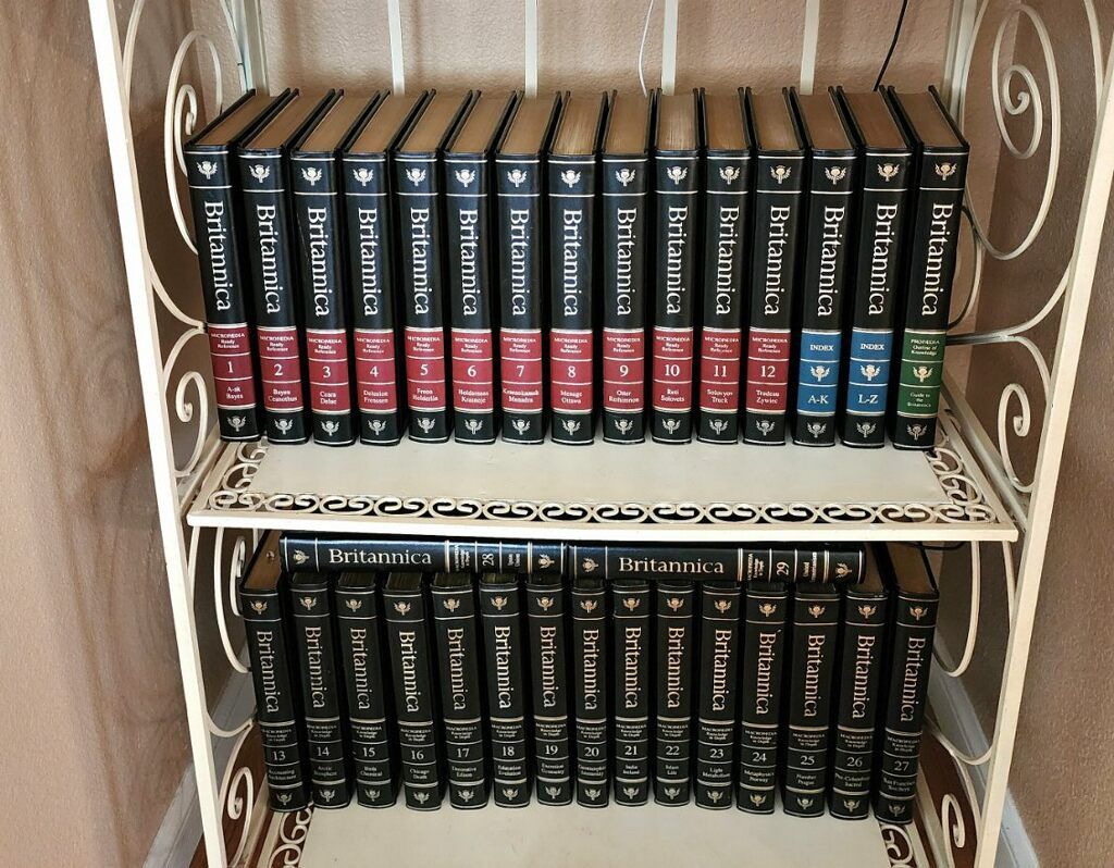 Britannica Macro/Micropedia Set