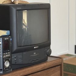 13 Inch Sony CRT Tv  With VCR For Gaming 