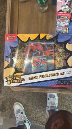 Ascended heroes mega feraligatr ex box 60$