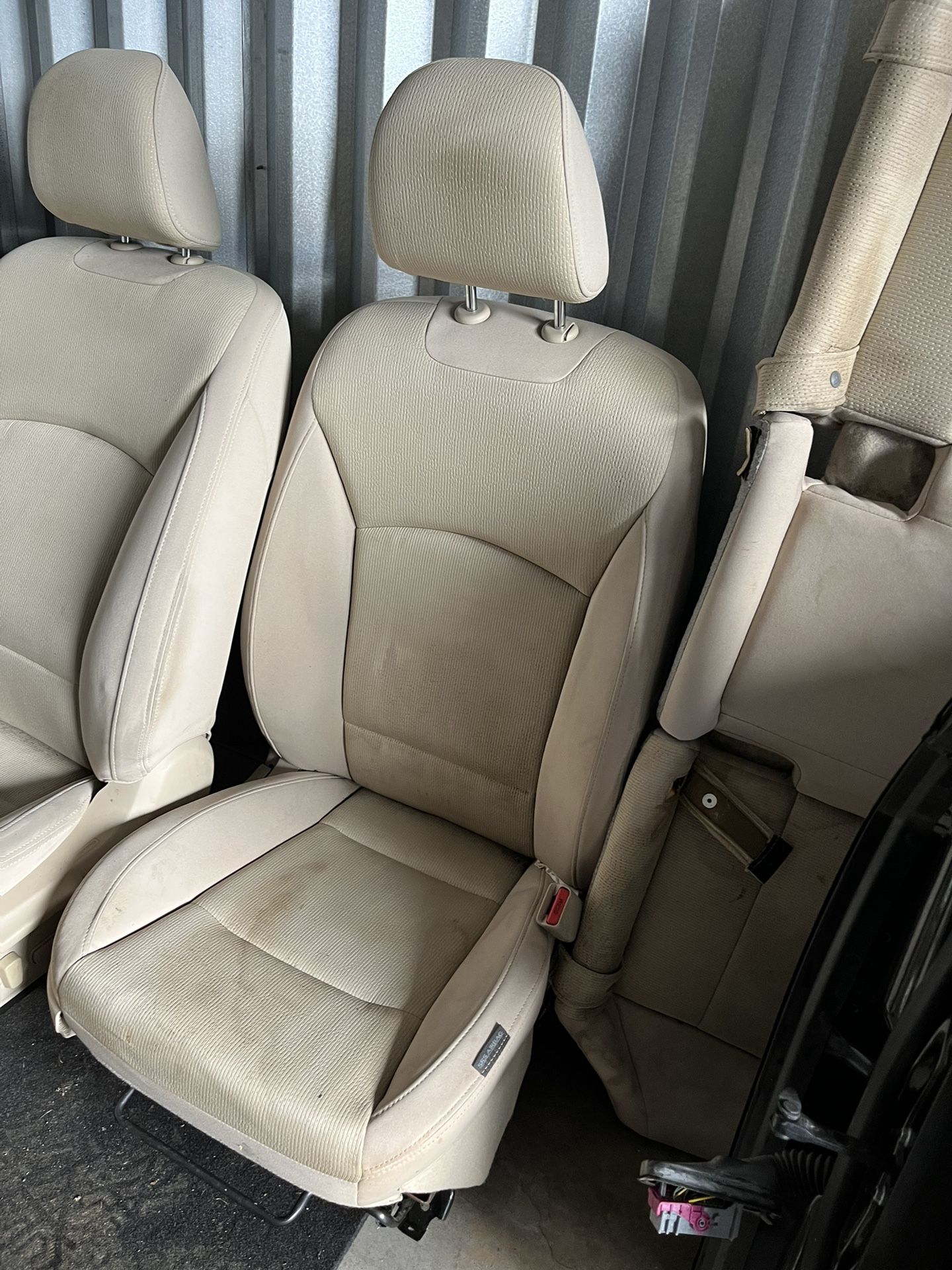 Front Seats Subaru Legacy 2014