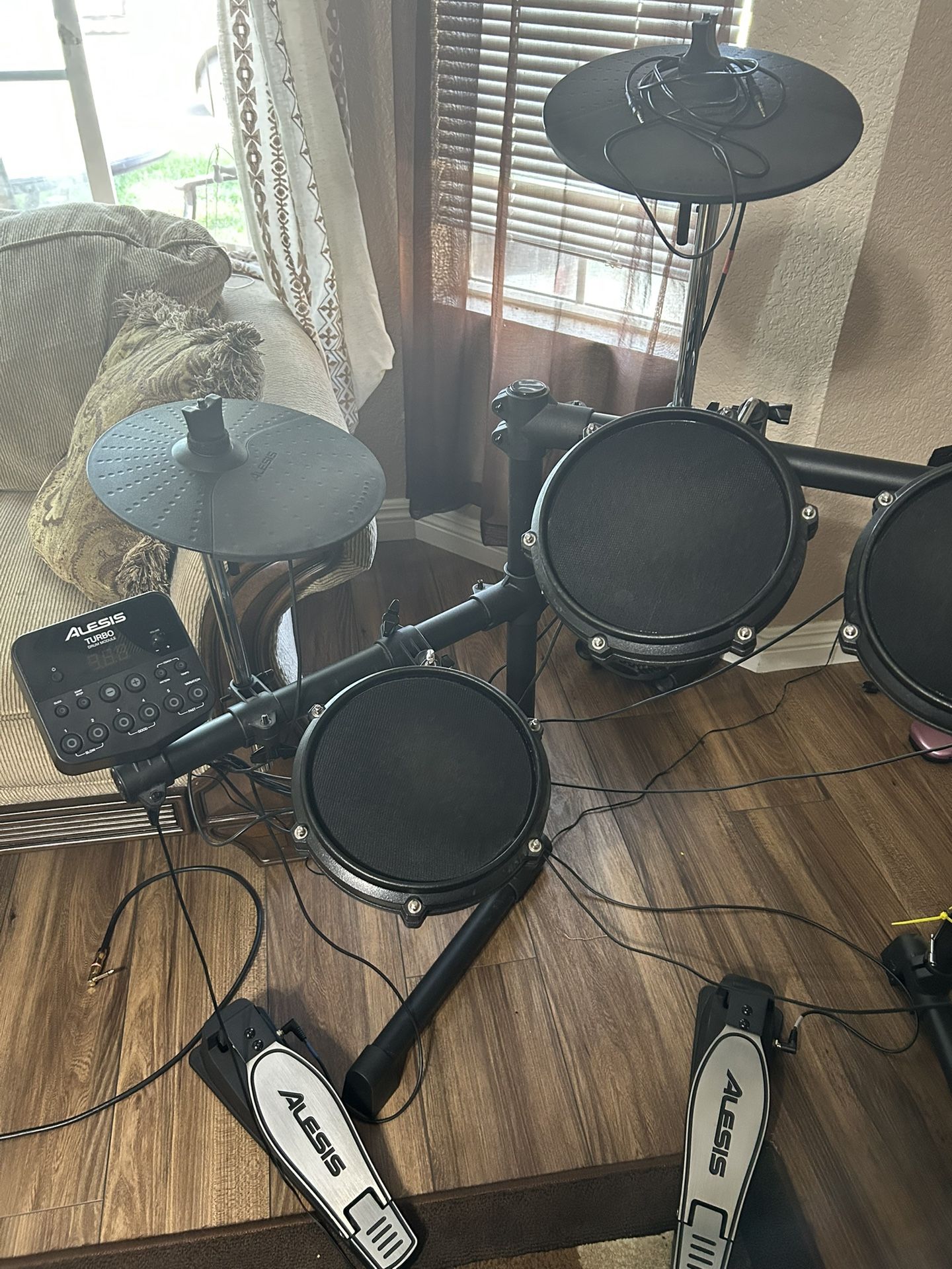 Alesis Turbo Mesh Kit Electric Drum Set