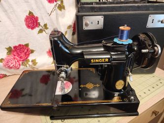 Vintage Singer Featherweight sewing machine