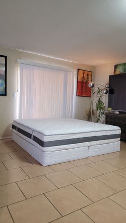 VERY NICE KING SIZE MATTRESS AND BOXSPRINGS FOR SALE! IN GREAT CONDITION, FREE DELIVERY